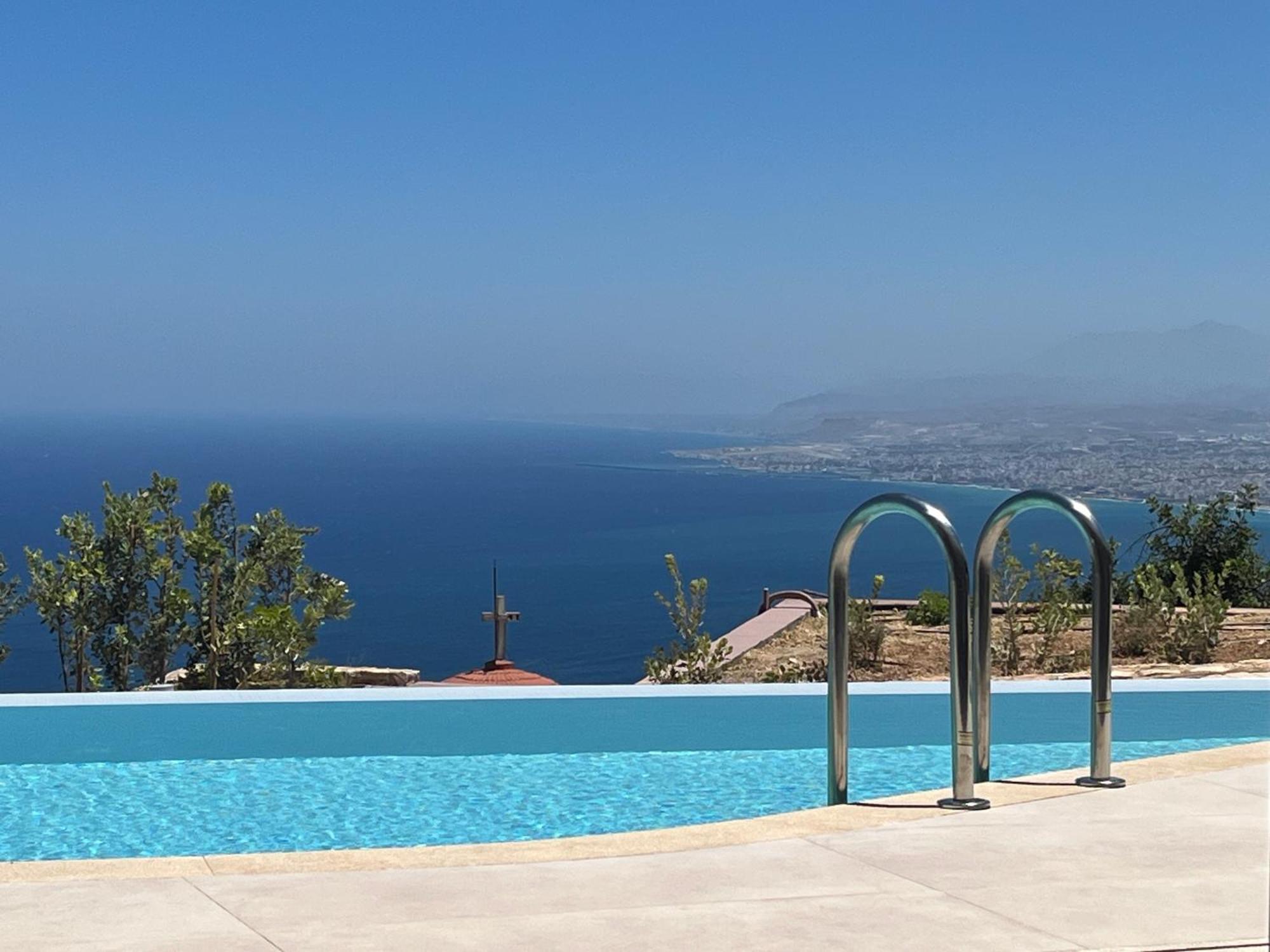 Plethora Luxury Suites Rodhiá Exterior foto